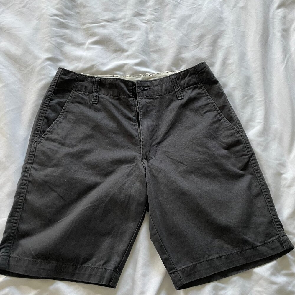Old Navy Lived-In Straight Chino Shorts Flat Front Preppy Dark Gray Mens Size 30